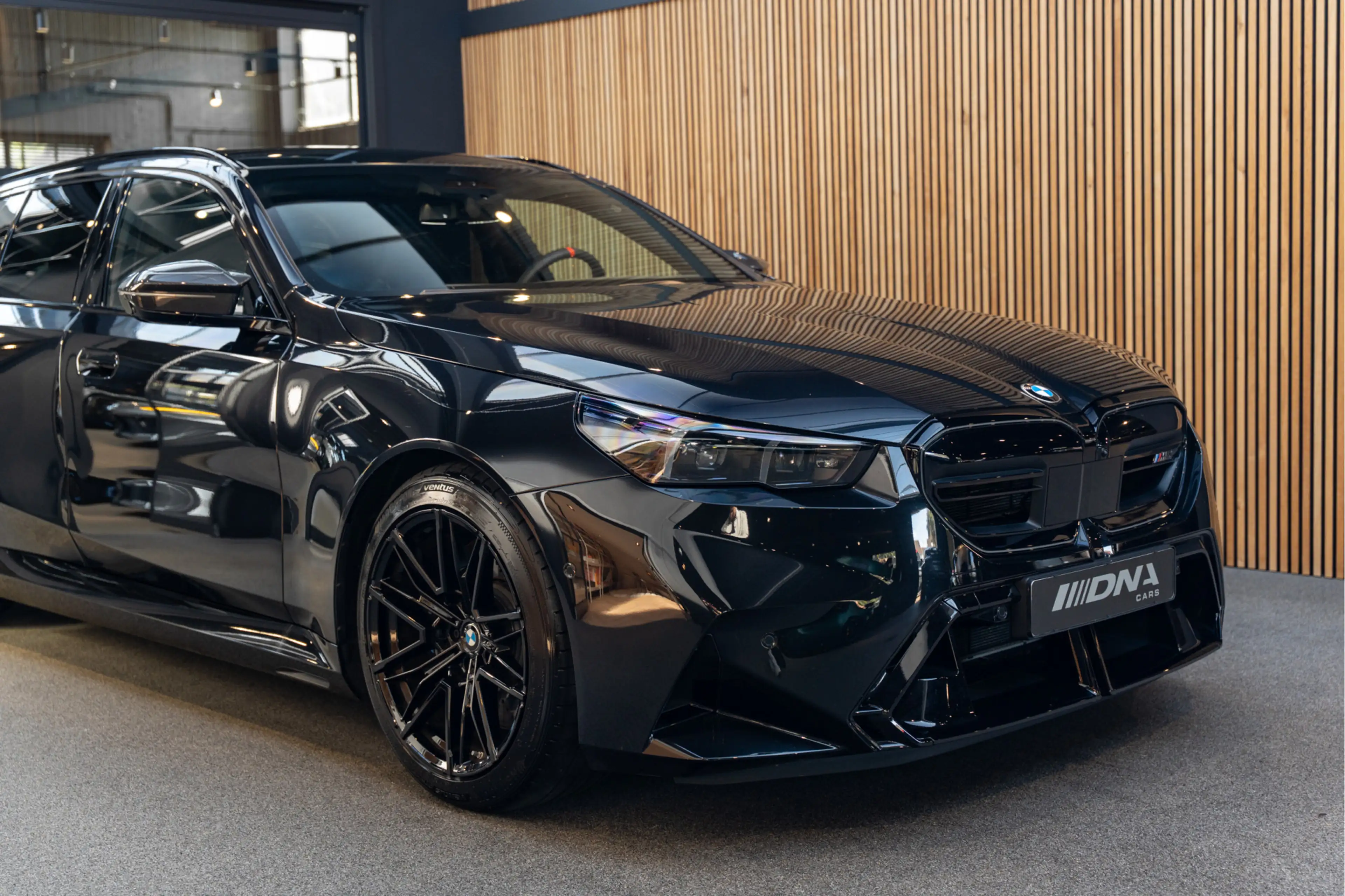 BMW M5 5-serie Touring B&W Pano Carbon — photo 7