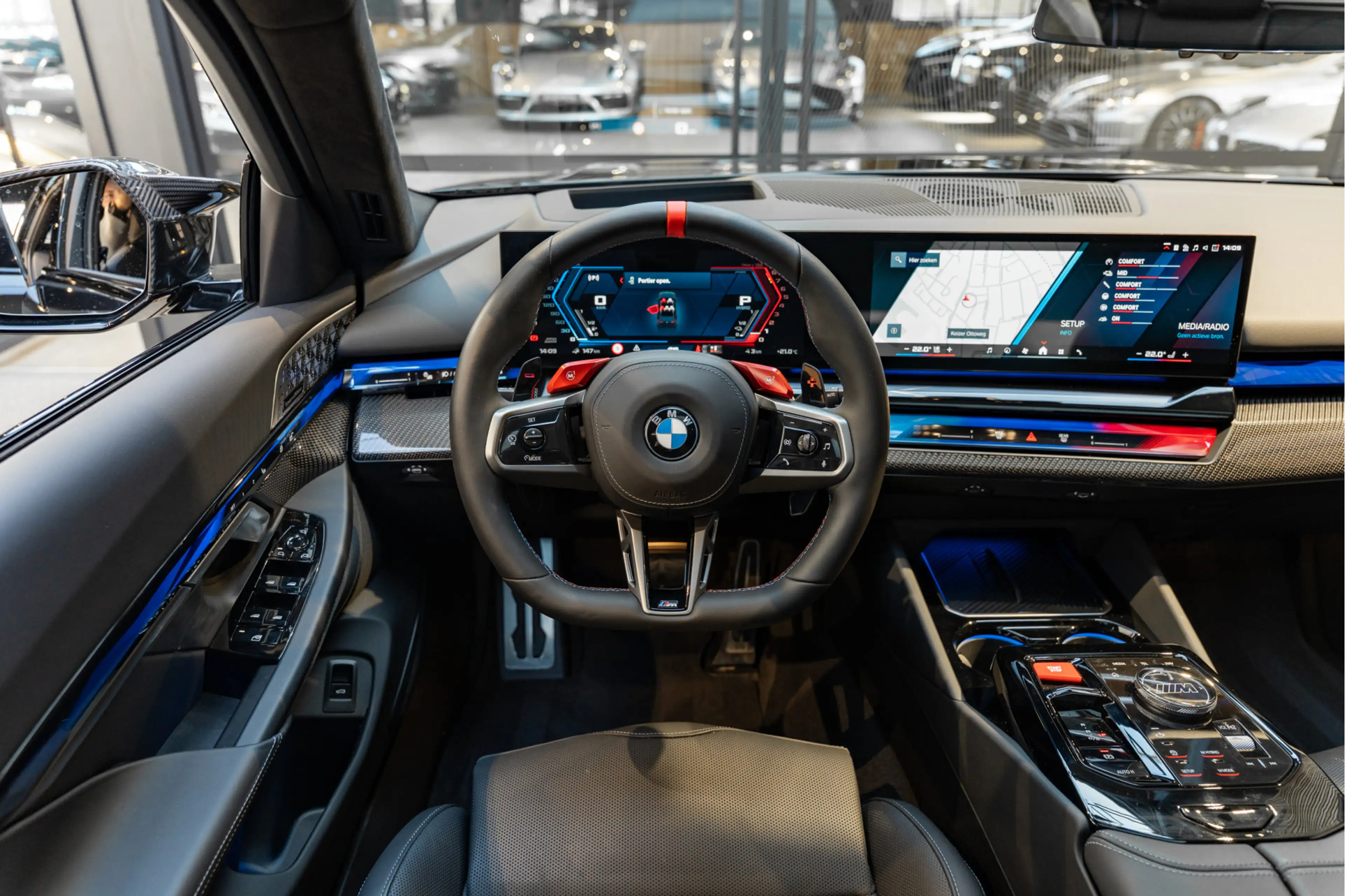 BMW M5 5-serie Touring B&W Pano Carbon — photo 24