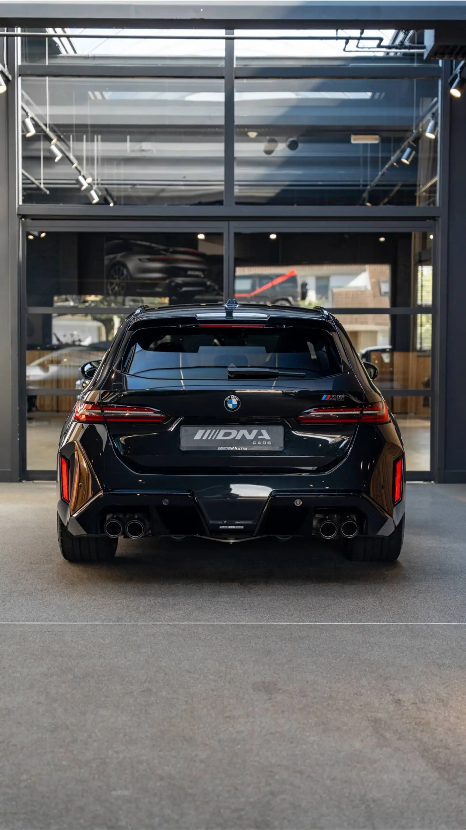 BMW M5 5-serie Touring B&W Pano Carbon — photo 17