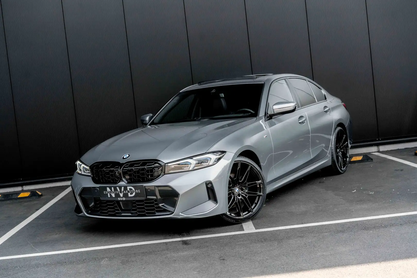 BMW 320 320i | M-sport | ACC | Pano | Camera | Headup | Grijs - 1