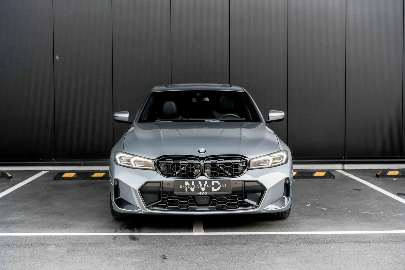 BMW 320 320i | M-sport | ACC | Pano | Camera | Headup | Grijs - 2