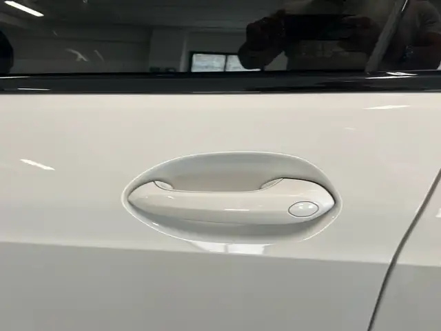BMW 1 Series view 11
