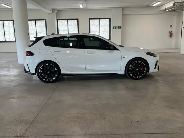 BMW 1 Series view 7