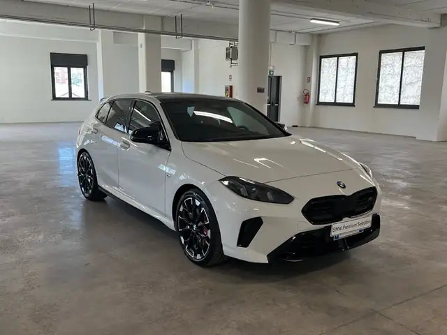 BMW 1 Series view 8