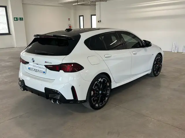 BMW 1 Series view 6