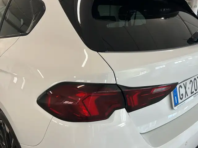 BMW 1 Series view 10