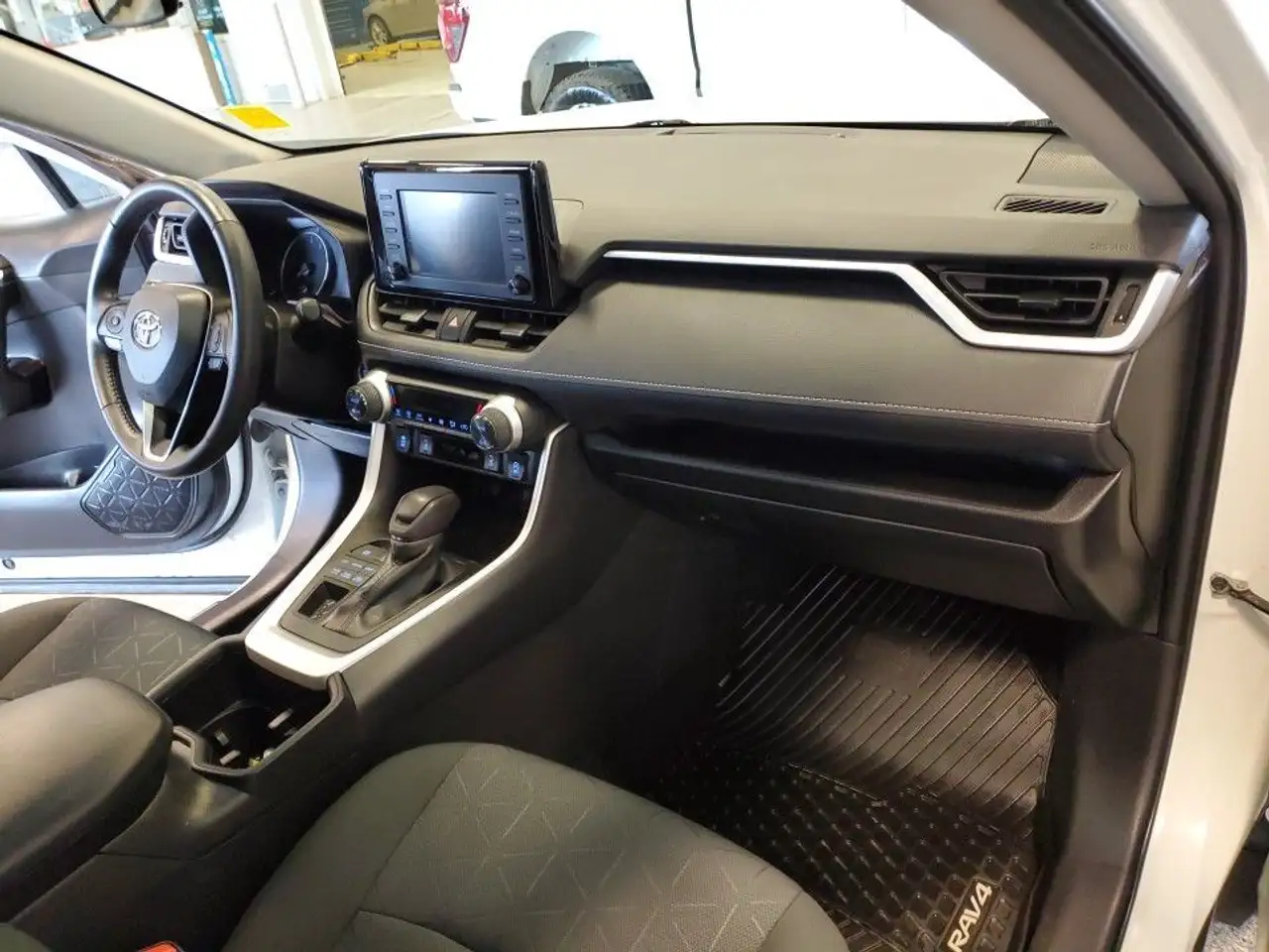 Toyota RAV 4 снимка Toyota RAV 4