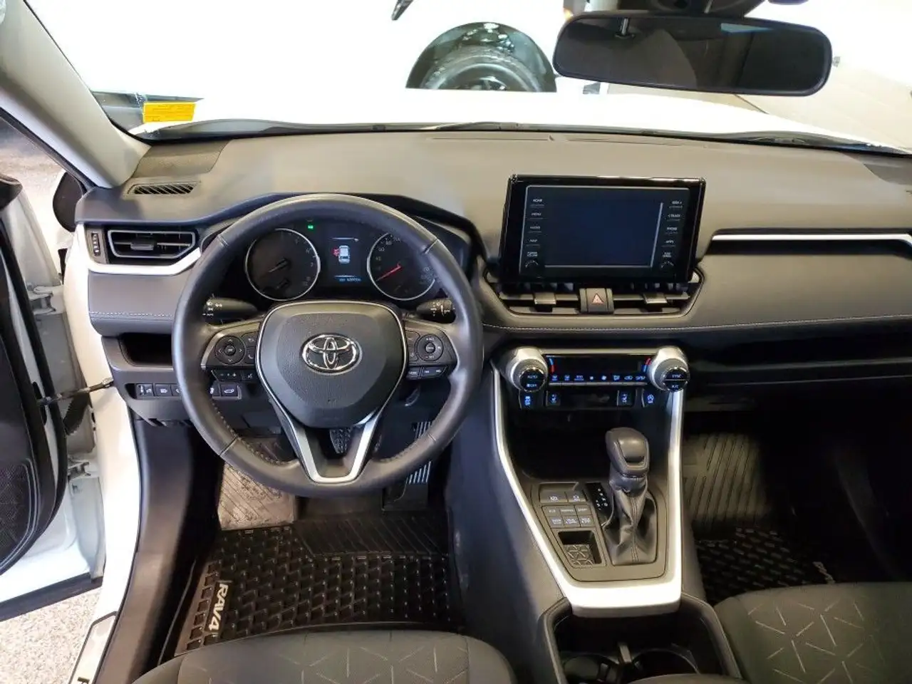 Toyota RAV 4 снимка Toyota RAV 4