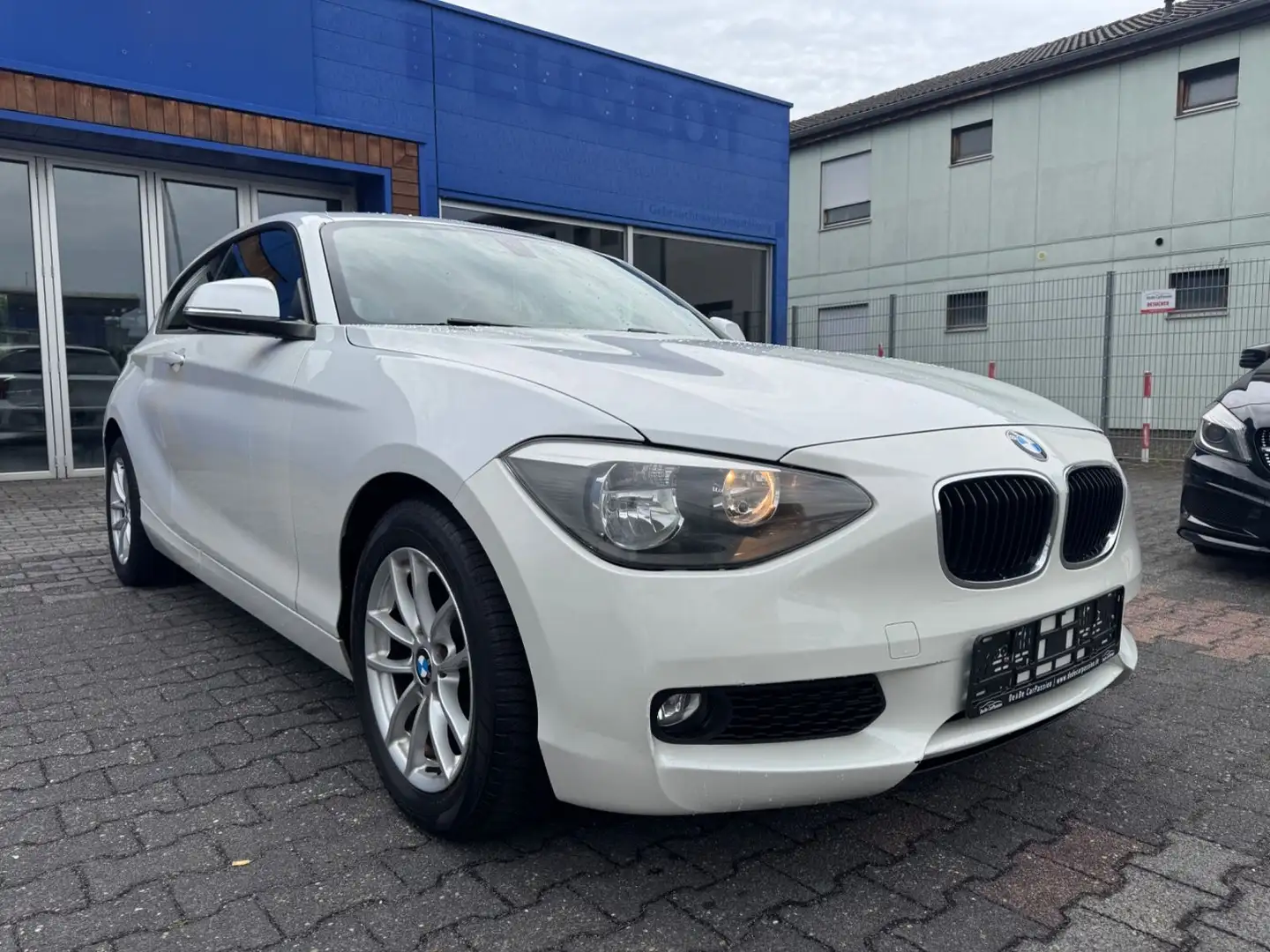 BMW 116 i * PDC*KLIMA*SHZ*NAVI Weiß - 1