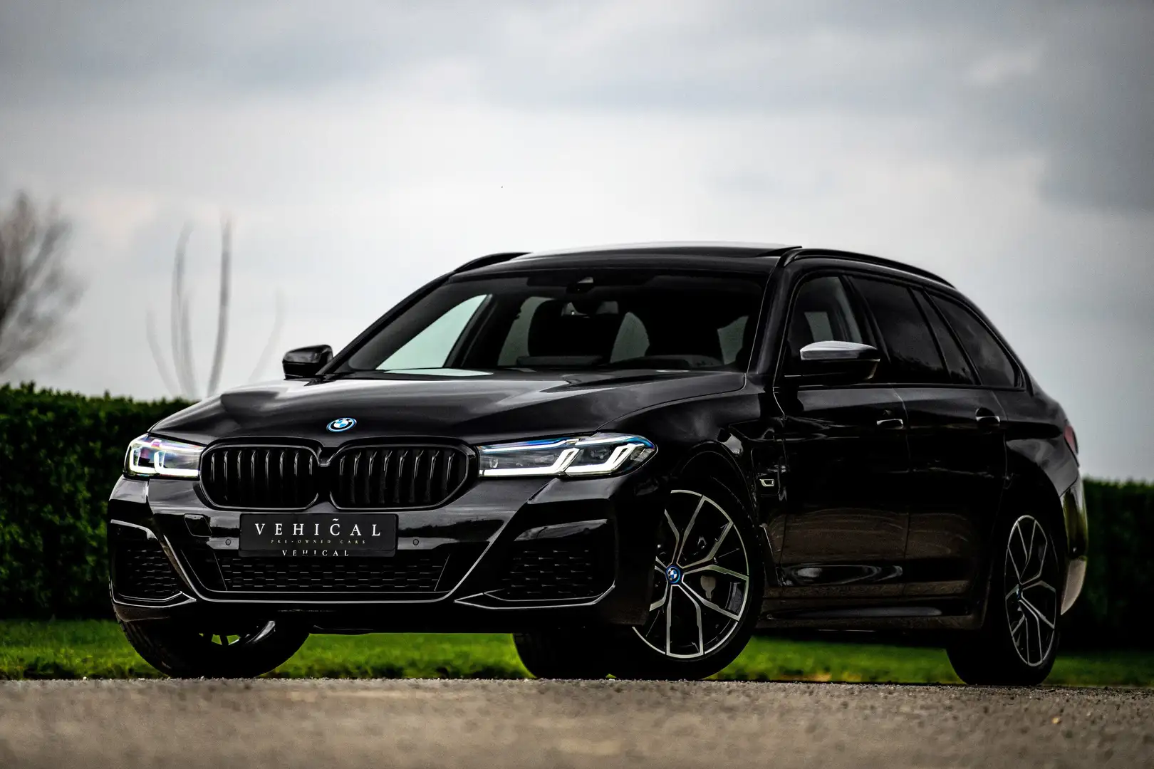 BMW 530 e Touring M SPORT|PANO|CAMERA|HEADUP|LASER|TREKHAA Noir - 1