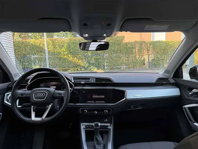 Audi Q3 view 28
