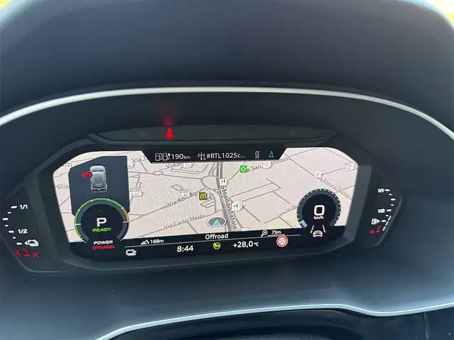 Audi Q3 view 12