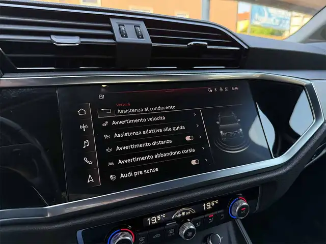 Audi Q3 view 22