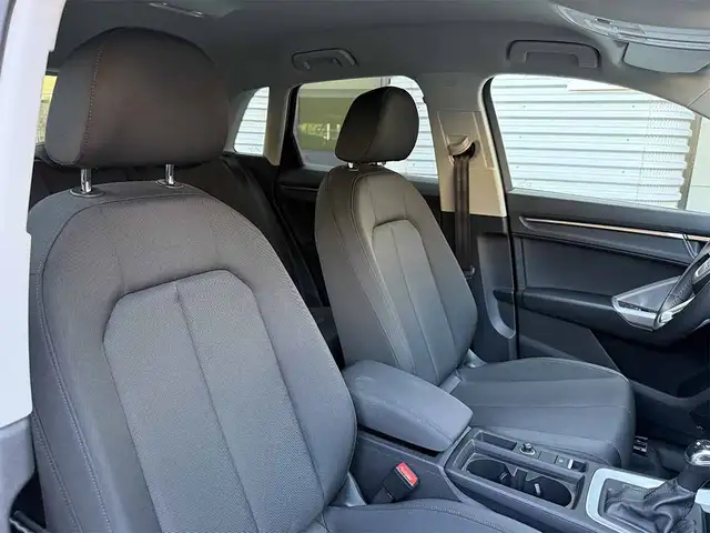 Audi Q3 view 25