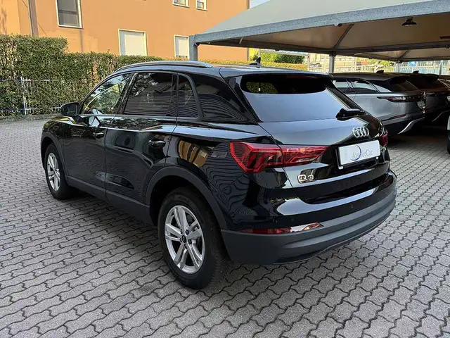Audi Q3 view 7