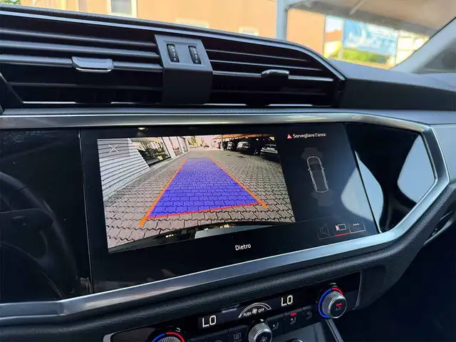 Audi Q3 view 19