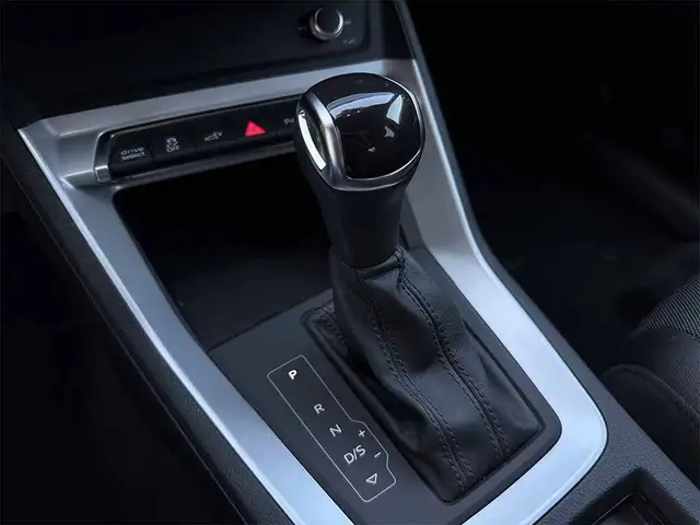 Audi Q3 view 16