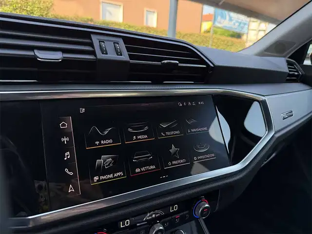 Audi Q3 view 17