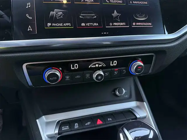 Audi Q3 view 15