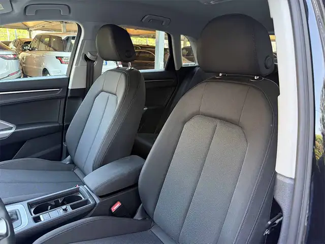Audi Q3 view 24