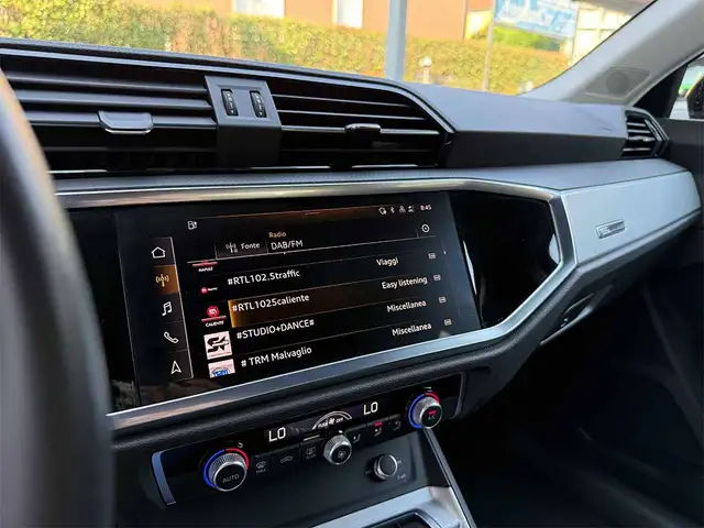 Audi Q3 view 18