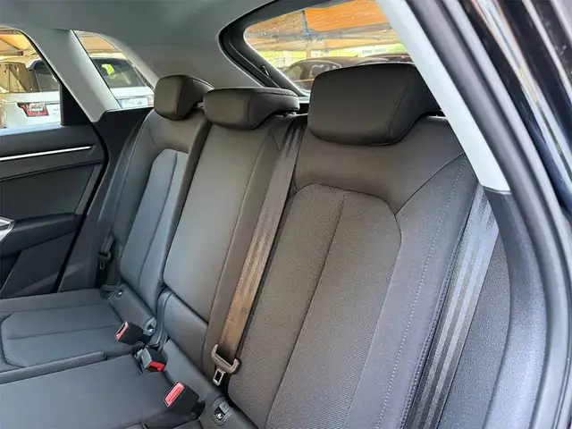 Audi Q3 view 29