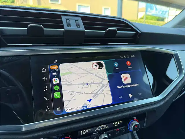 Audi Q3 view 21