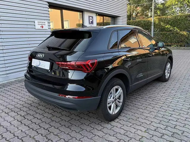 Audi Q3 view 5