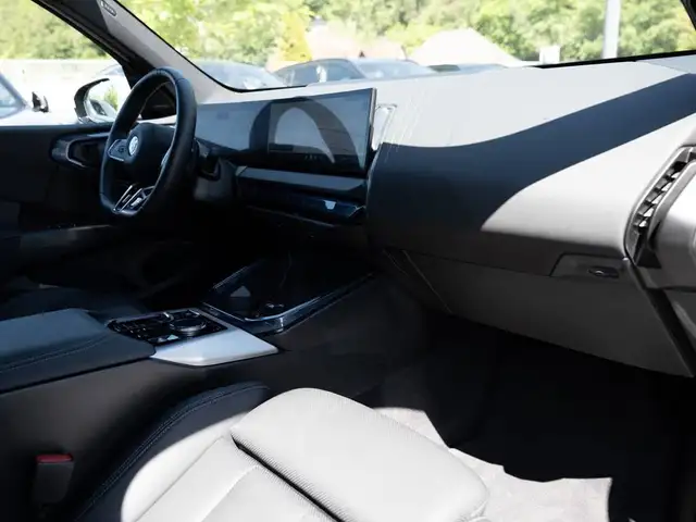 BMW X3 view 8