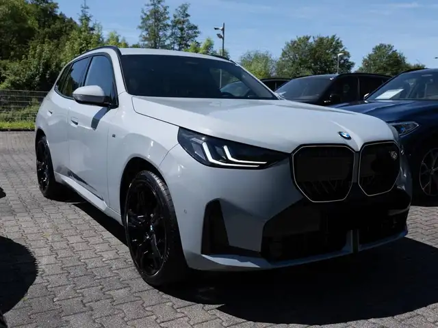 BMW X3 view 4