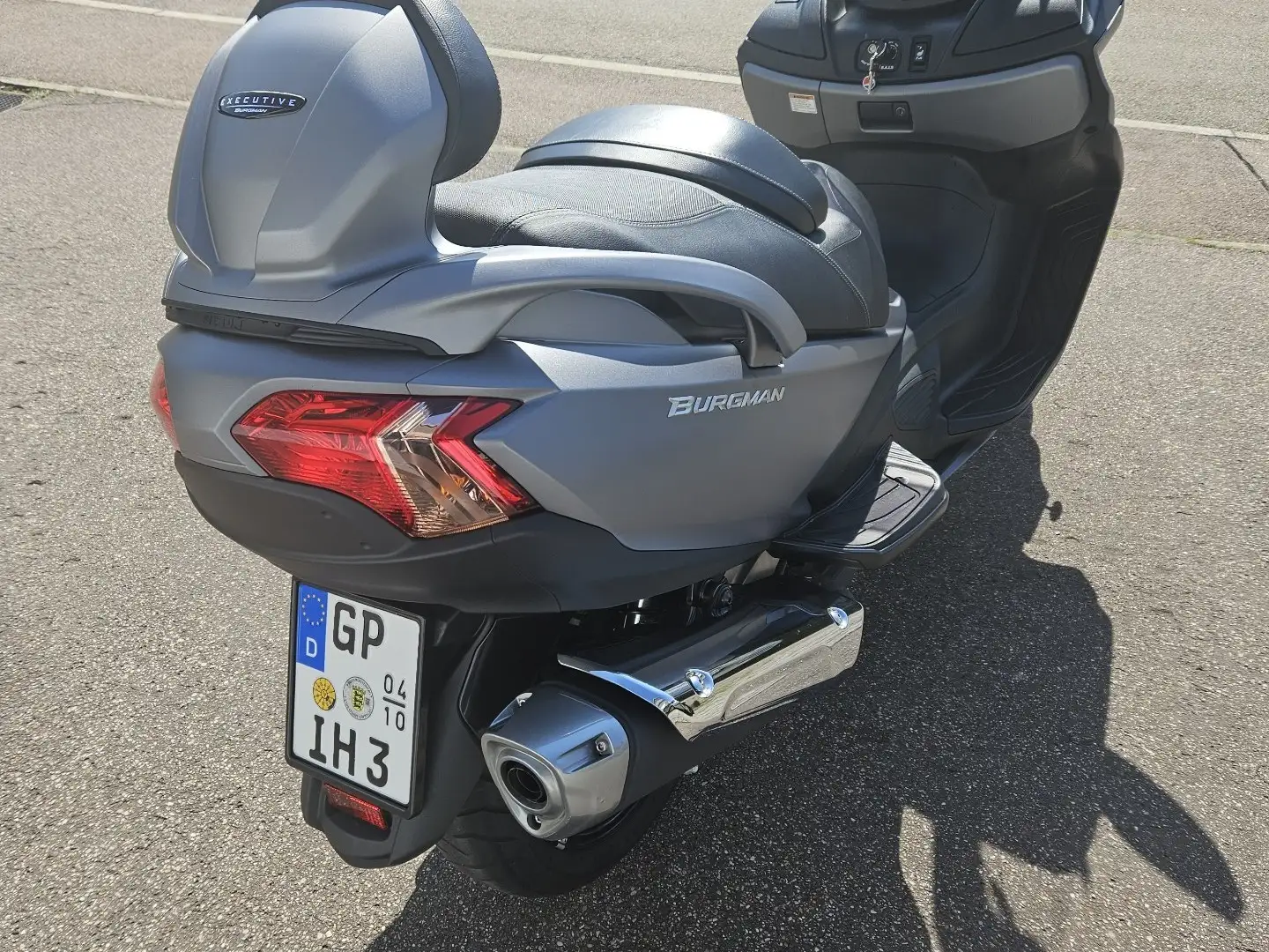 Suzuki Burgman 650 matt grau mit Hochwertigen Navigation System Šedá - 2