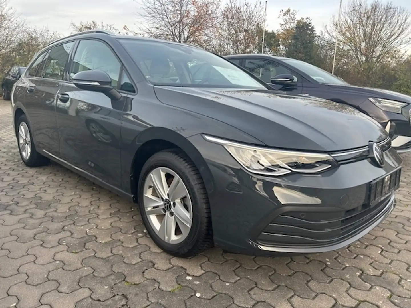 Volkswagen Golf Variant VIII eTSI "Life", NP: 33.000 € Grau - 2