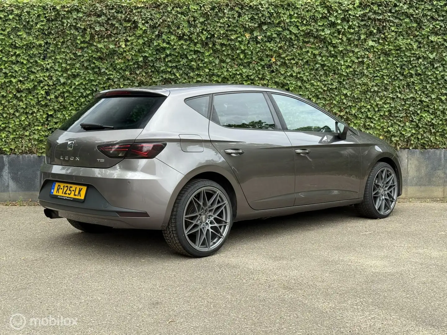 SEAT Leon 1.2 TSI | LMV | LED Koplampen | Premium Sound Grijs - 2