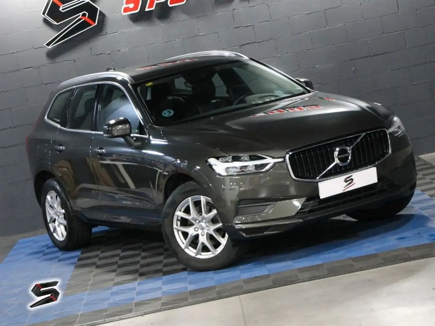 Volvo XC60 2.0 D4 Momentum Auto Gris - 2