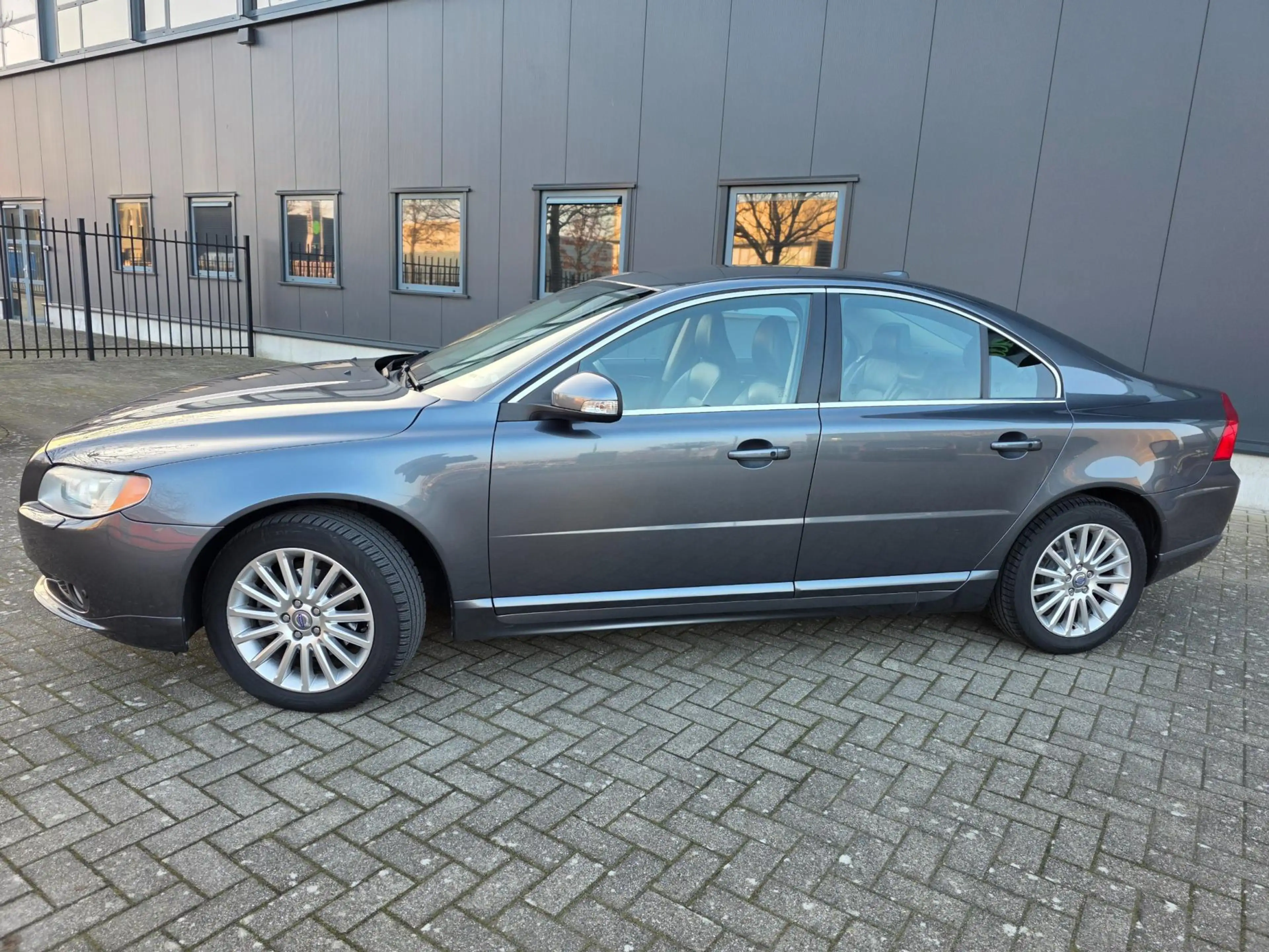 Volvo S80 3.2 Summum, netto € 6.570! — photo 3