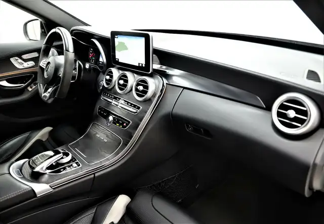 Mercedes-Benz C-Class view 12