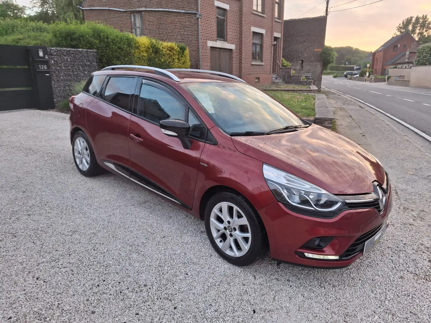 Renault Clio 0.9 TCe Energy Bose Edition Rood - 2