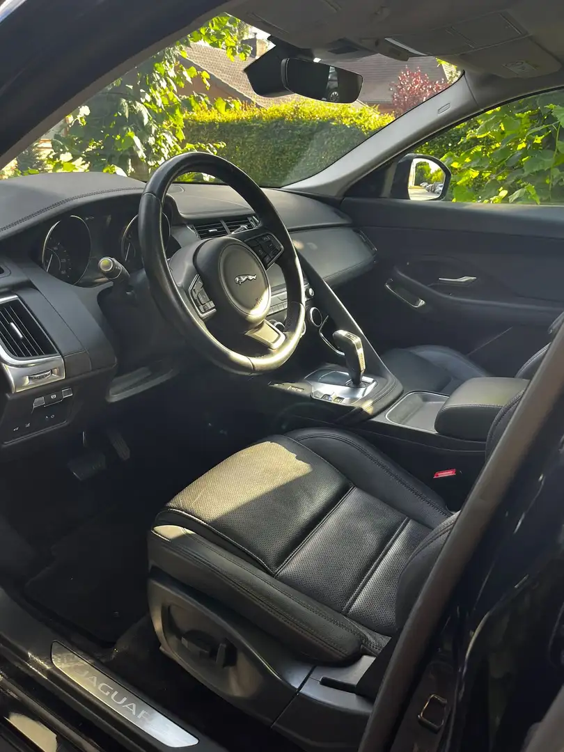 Jaguar E-Pace E-Pace D150 AWD Aut. HSE Zwart - 2