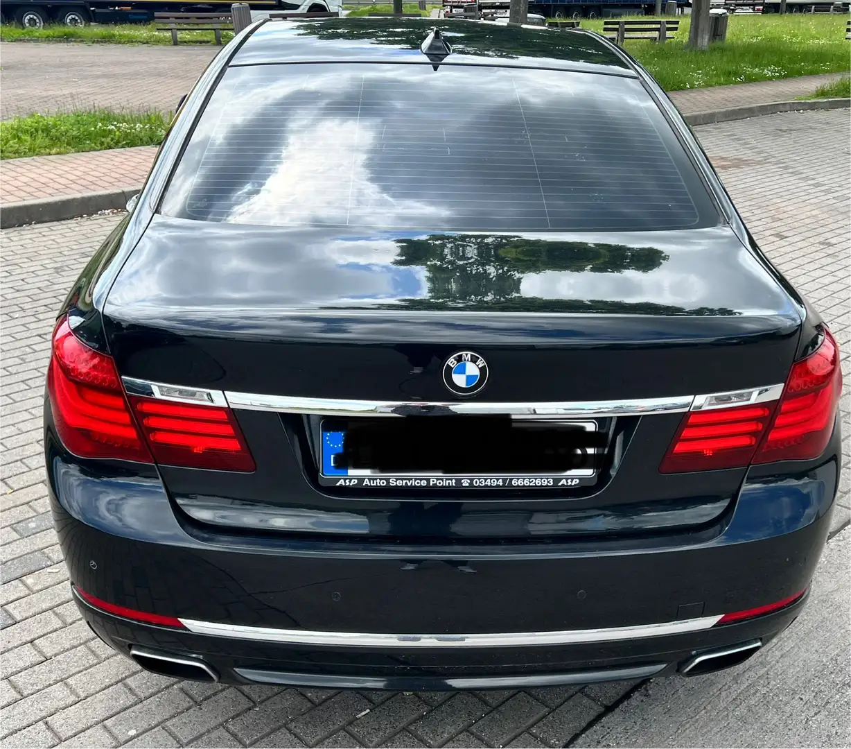 BMW 750 750i xDrive - 2