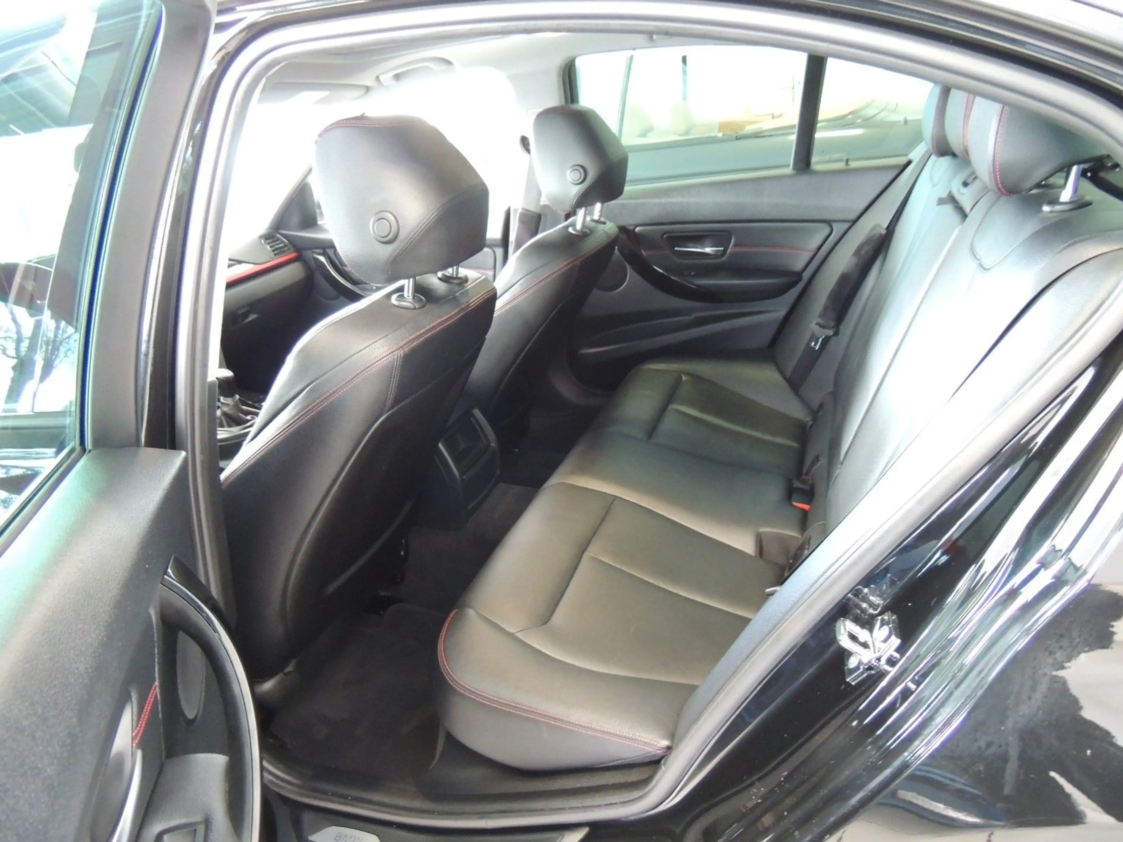 BMW 328 3 Limousine 328 i M-Paket — photo 14
