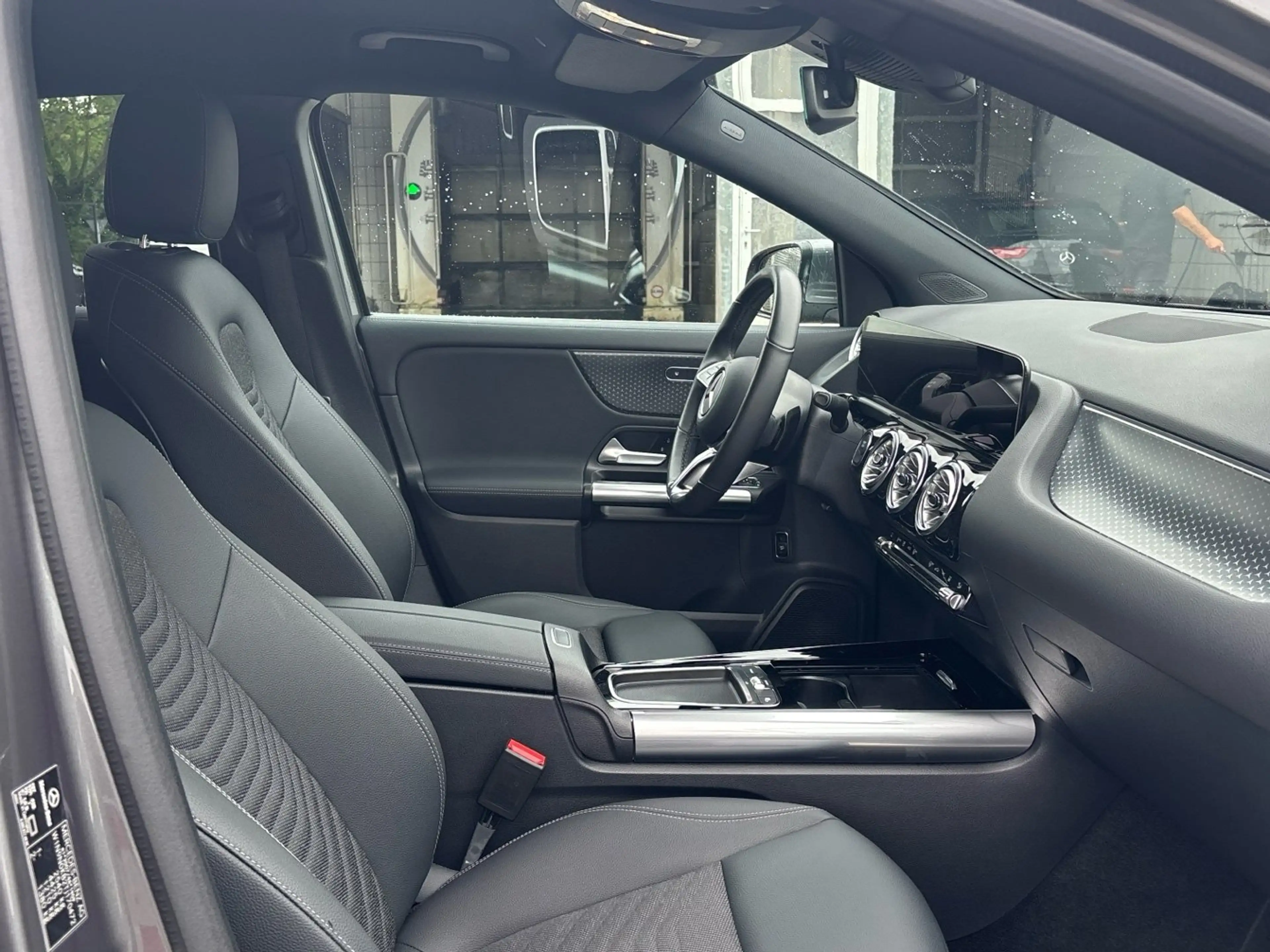 Mercedes-Benz EQA 300 4M Progressive Adv. Kamera Winter-Paket — photo 13