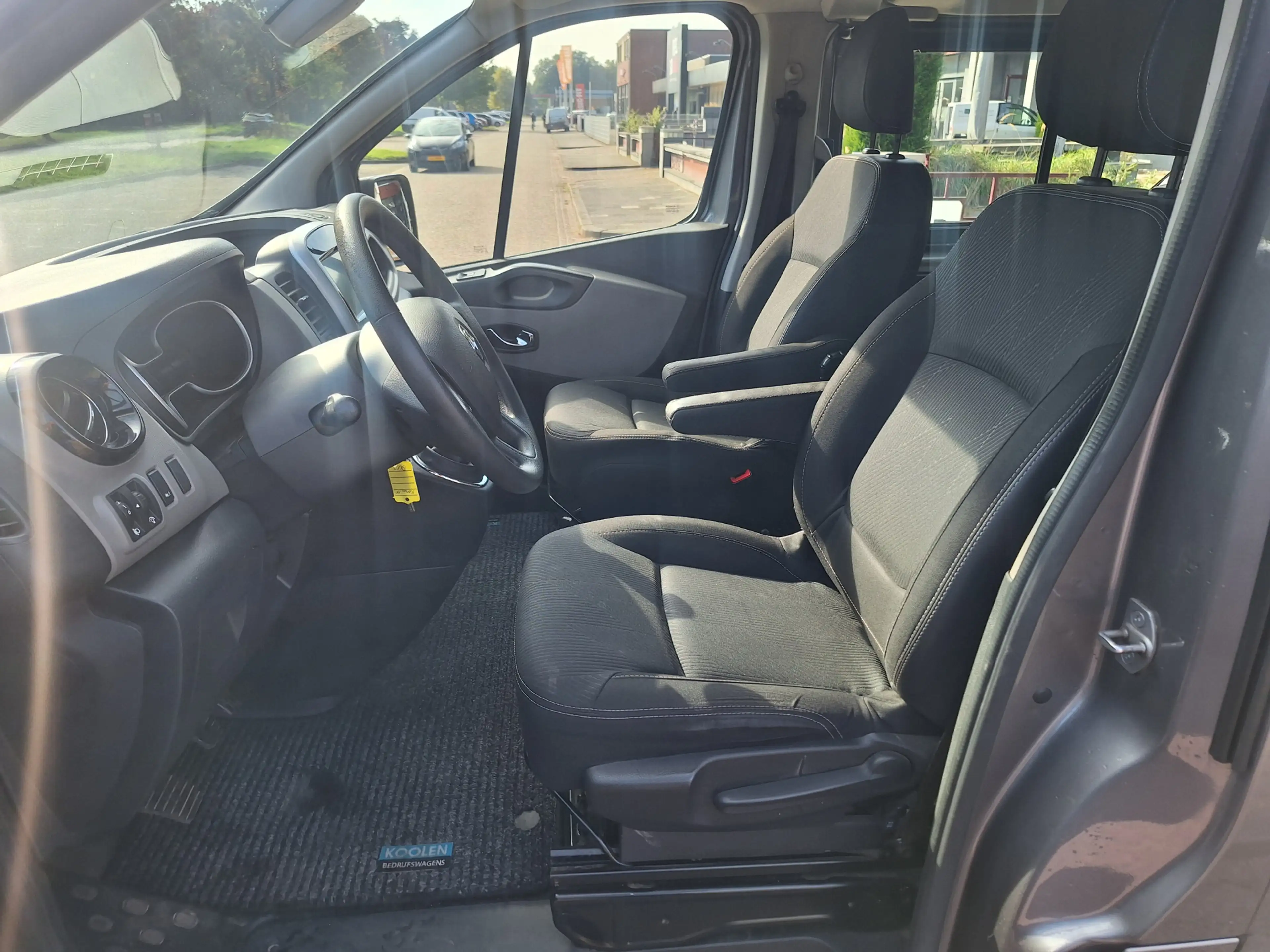 Renault Trafic 1.6 dCi T29 L2H1 DC Luxe — photo 12