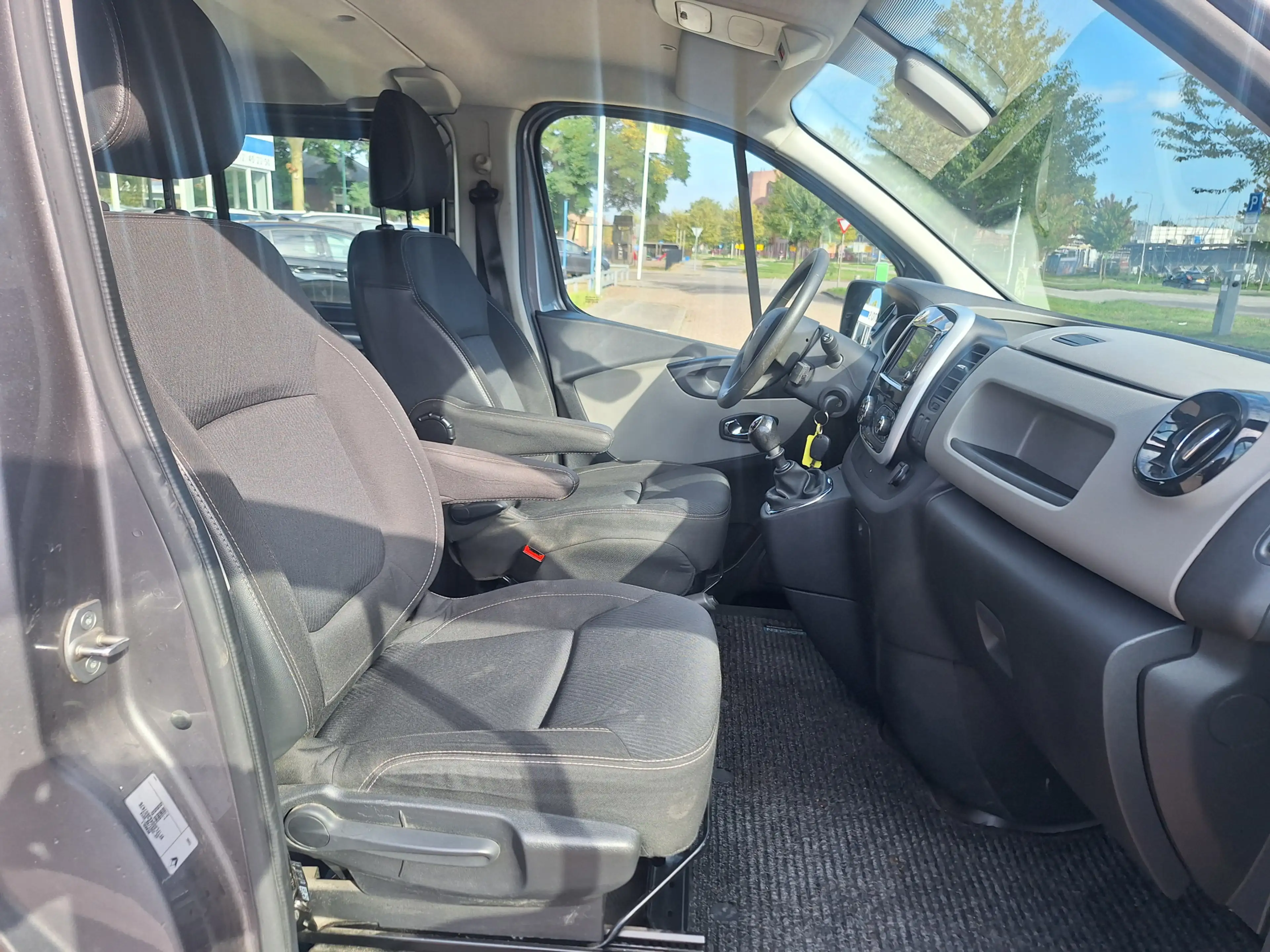 Renault Trafic 1.6 dCi T29 L2H1 DC Luxe — photo 14