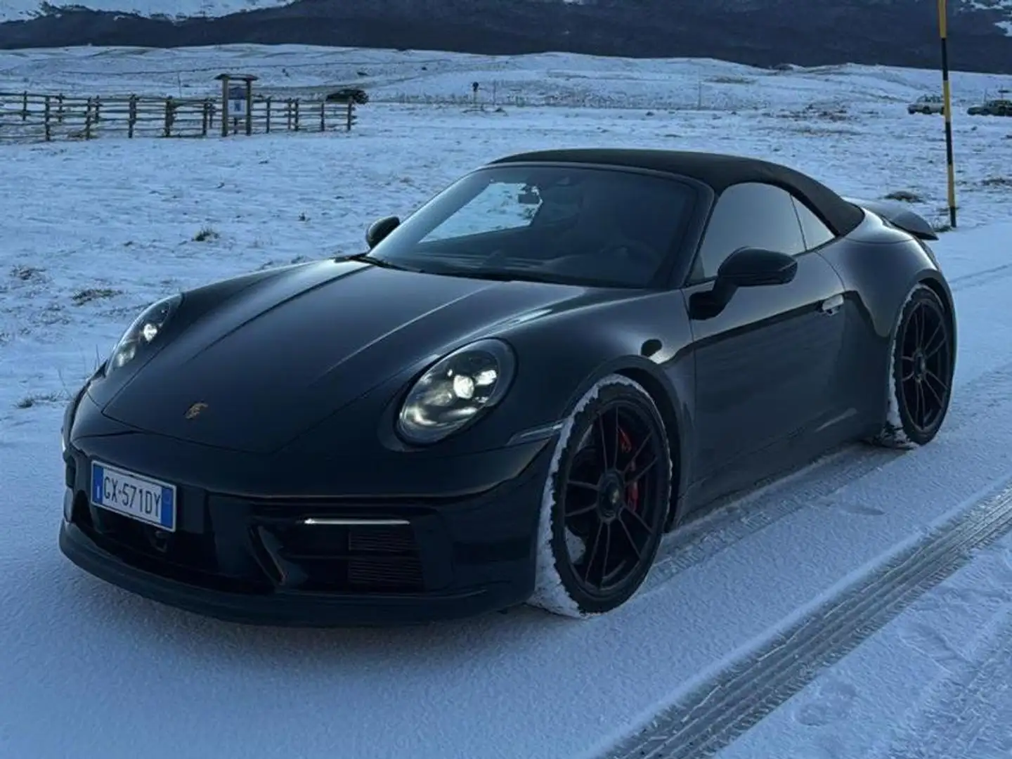 Porsche 992 Carrera 4 GTS Cabrio *SUBENTRO LEASING* Schwarz - 1