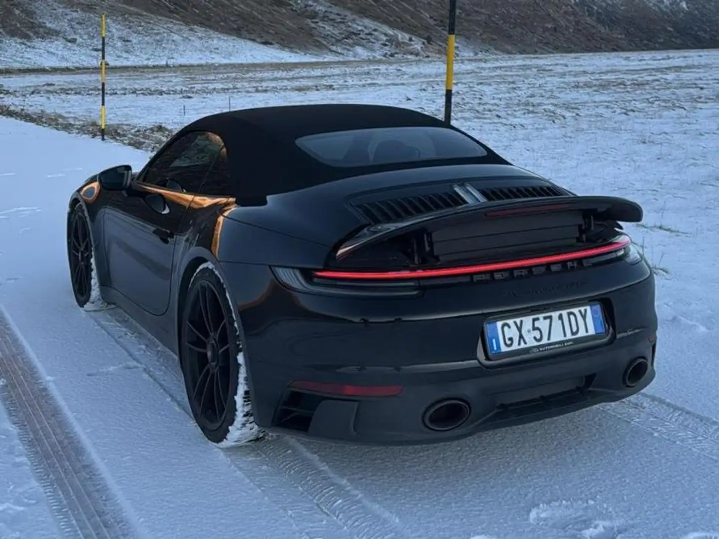 Porsche 992 Carrera 4 GTS Cabrio *SUBENTRO LEASING* Schwarz - 2