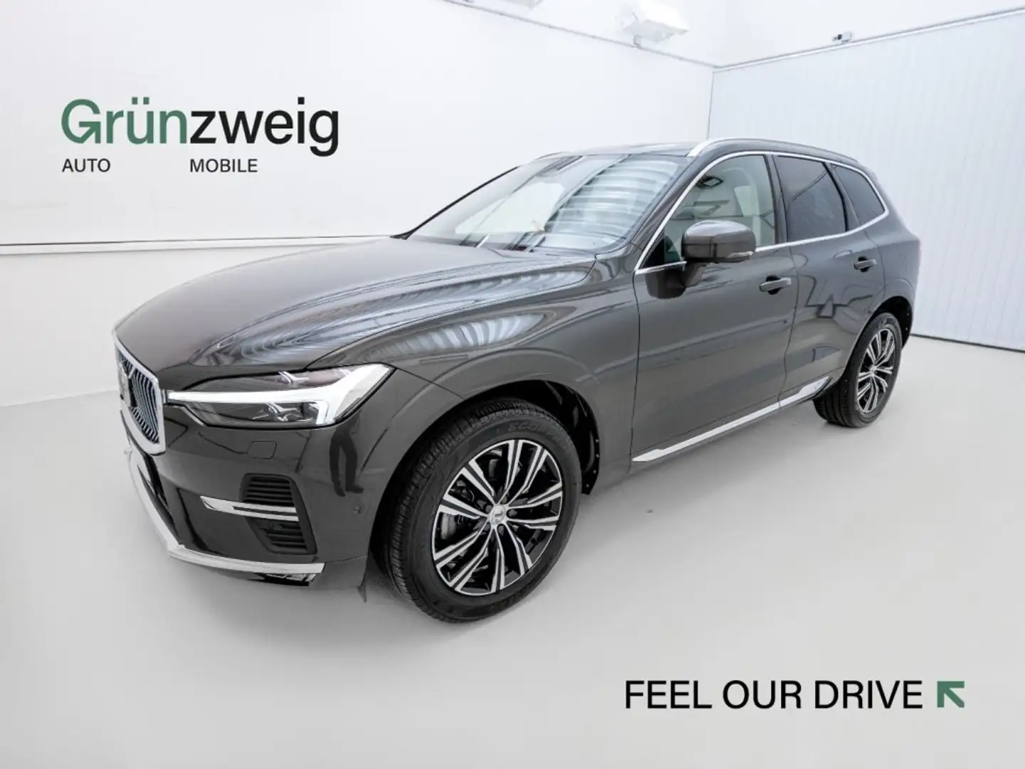 Volvo XC60 Inscription, B4 AWD Mild Hybrid Grau - 1