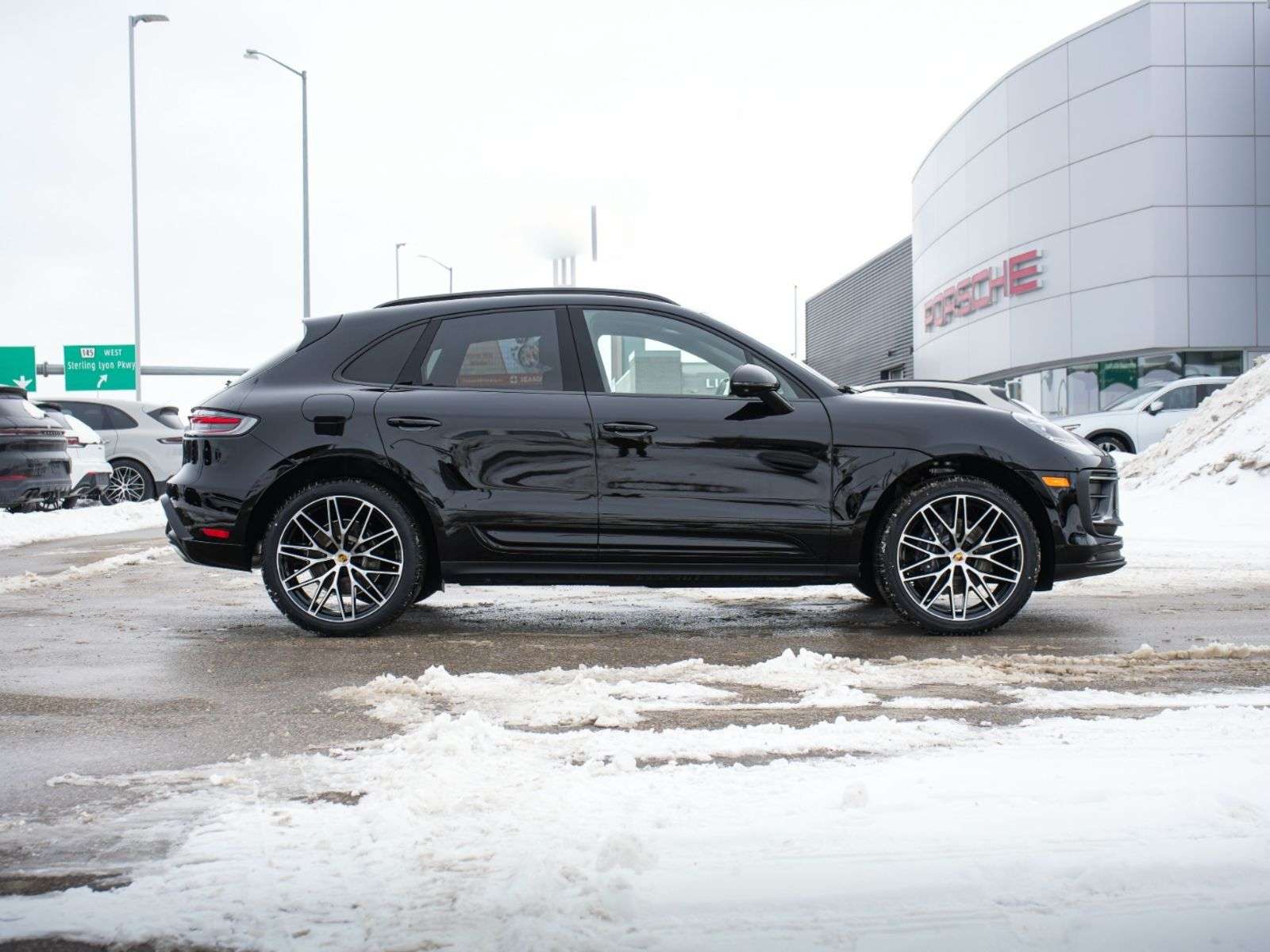 2026 Porsche Macan thumb 8