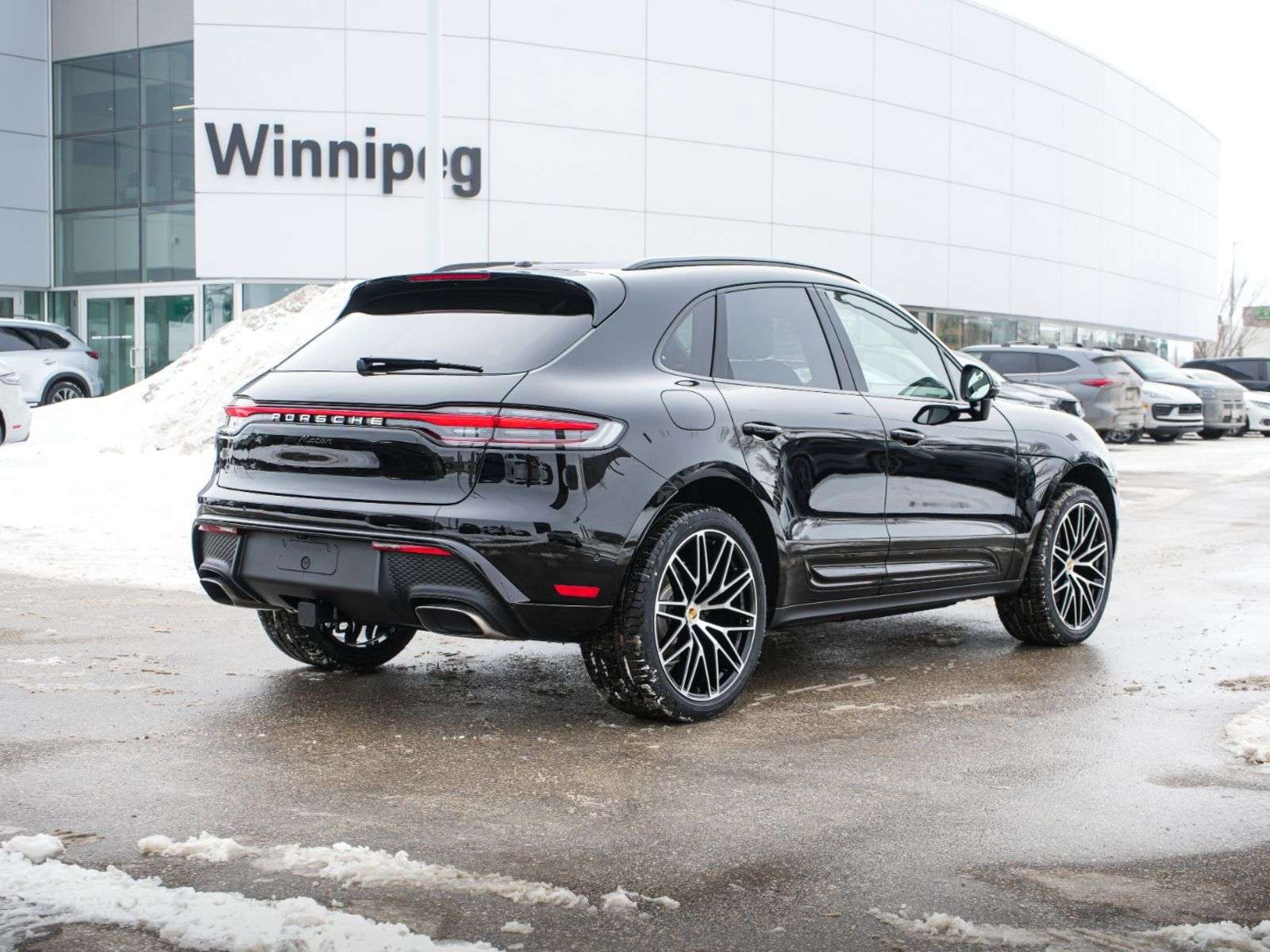 2026 Porsche Macan thumb 7