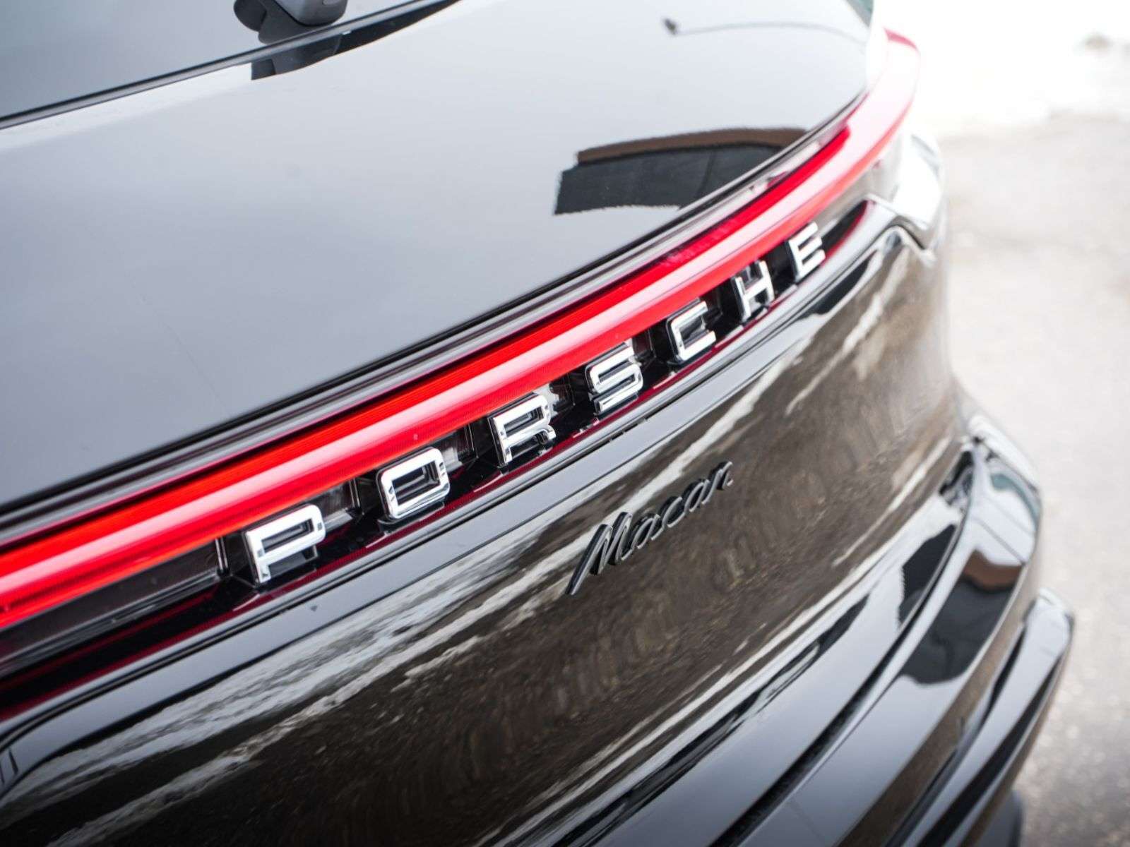 2026 Porsche Macan thumb 11