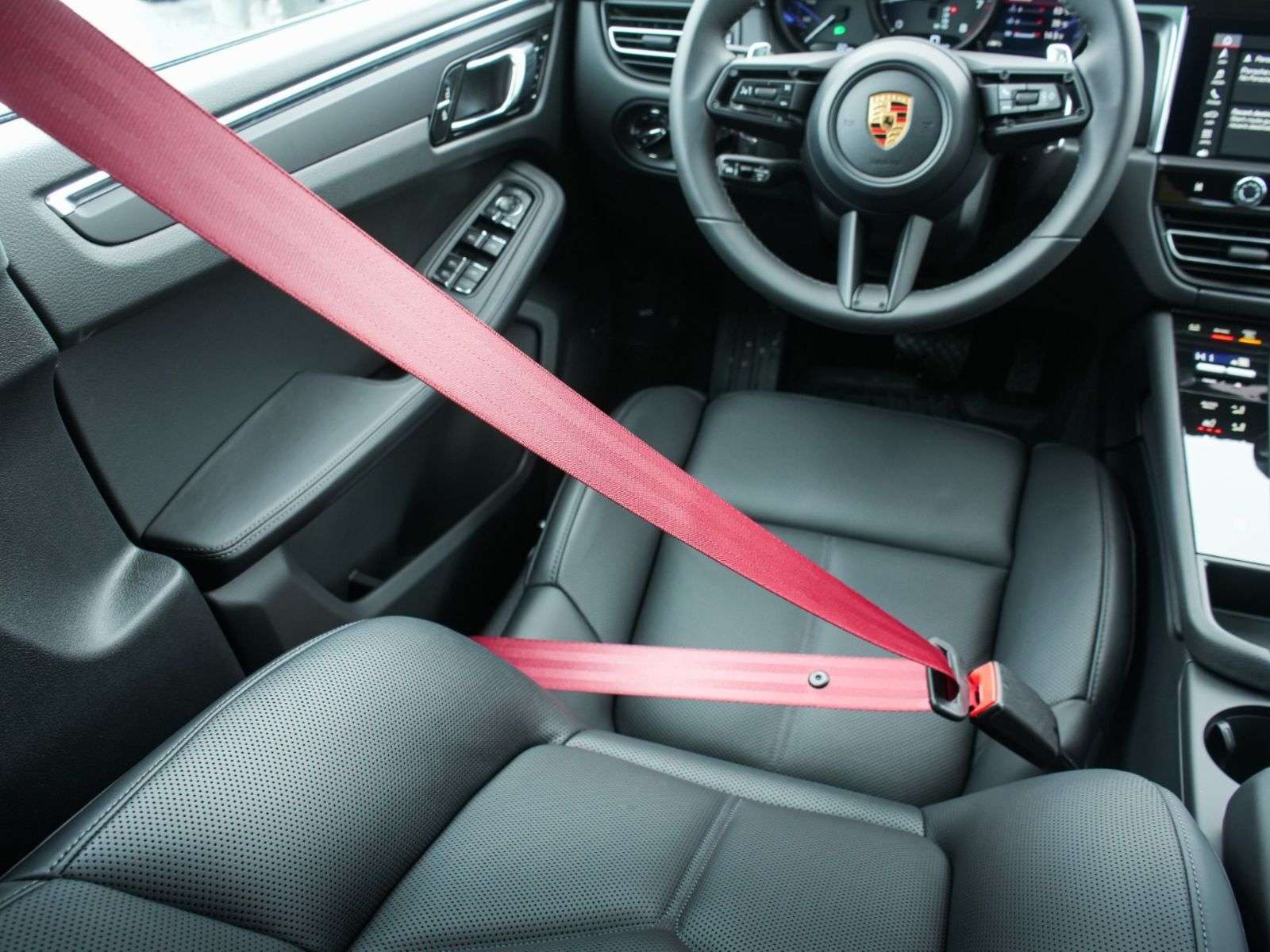 2026 Porsche Macan thumb 23